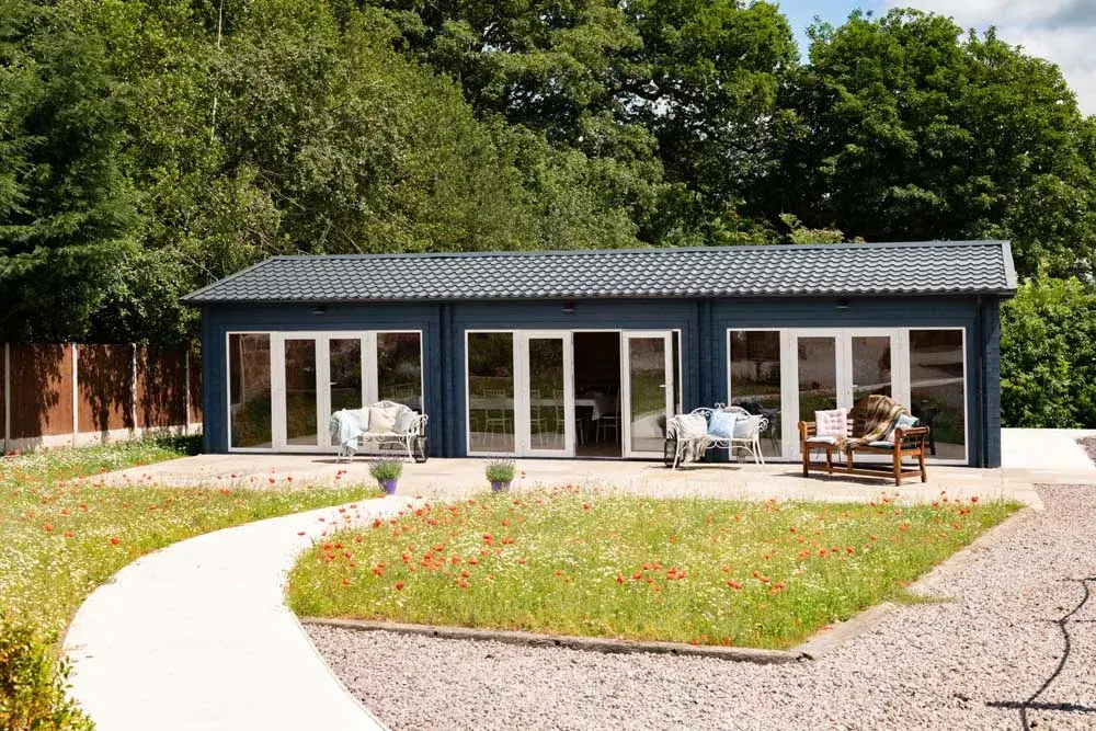 Burlton Cottages & Spa, barn in The Midlands