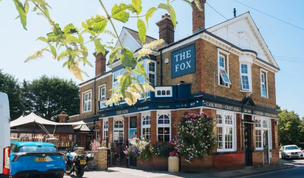 The Fox, Hanwell, pub with a function room in Ealing