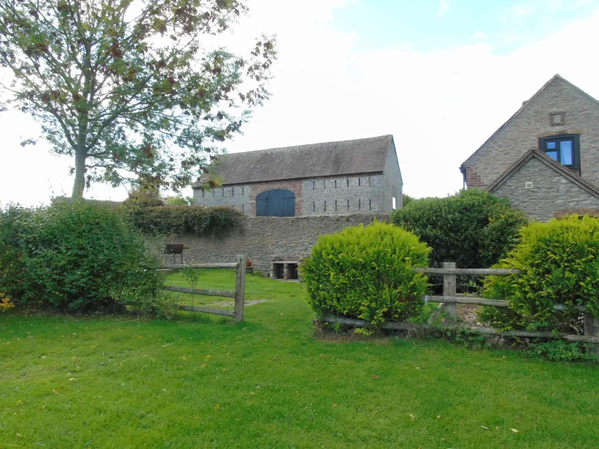 Stokes Barn, barn in The Midlands