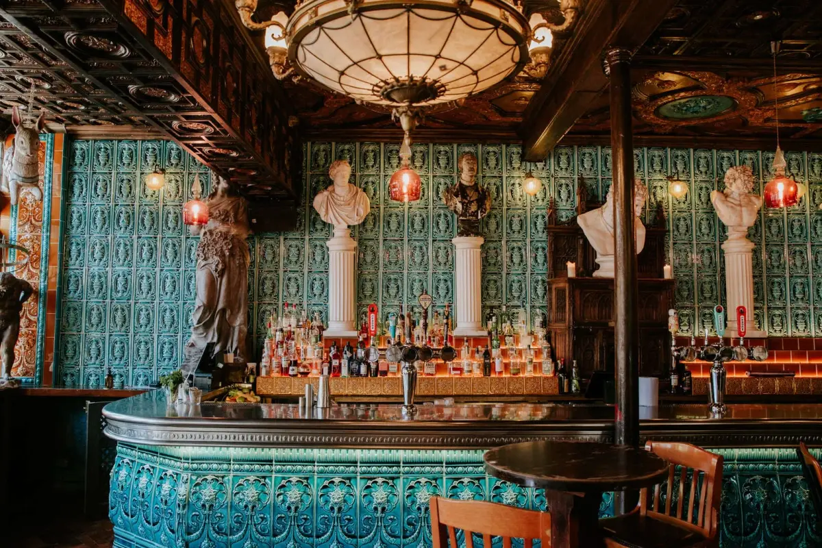 The Old Queens Head, pub with a function room in Angel