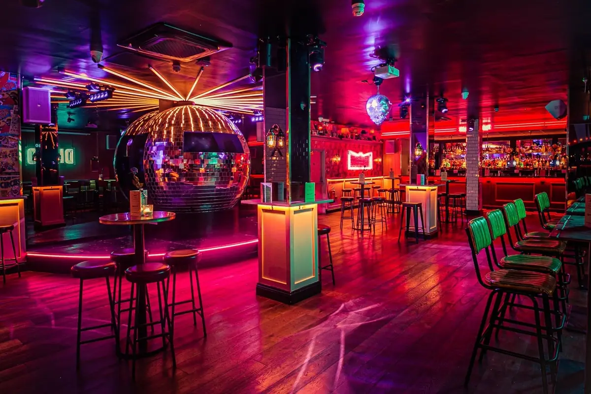 Simmons | Holborn, Camden