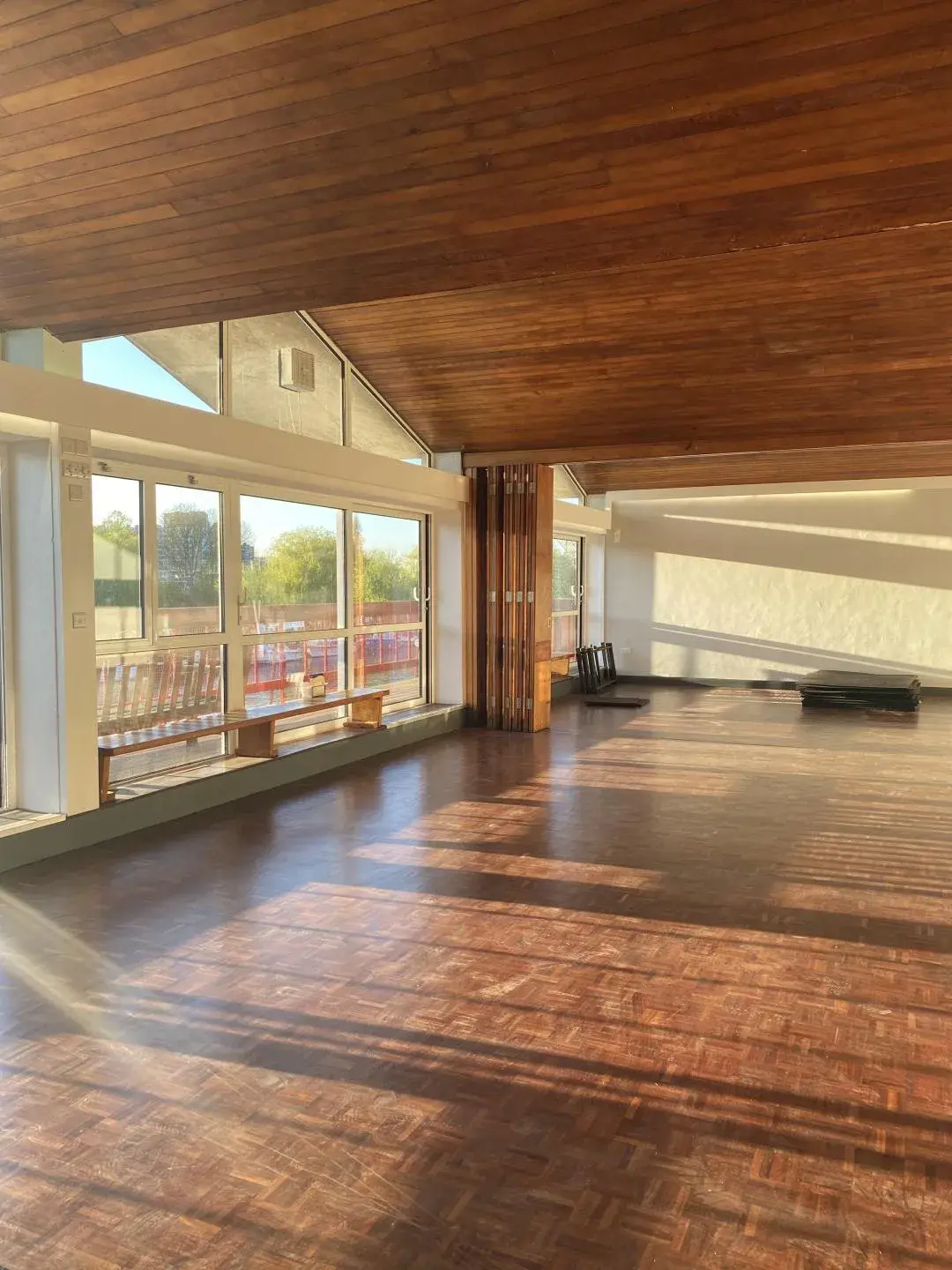 Kingston Rowing Club, members’ room in Kingston upon Thames