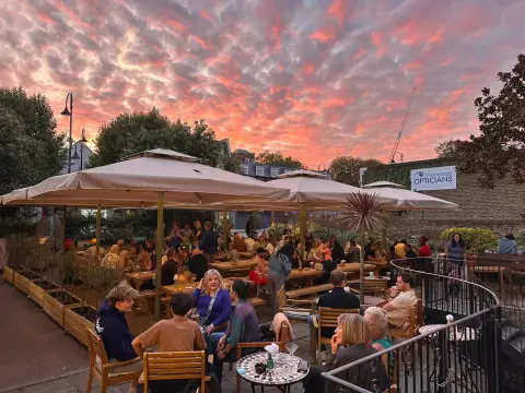 The Bull, Wanstead, pub with a function room in Redbridge