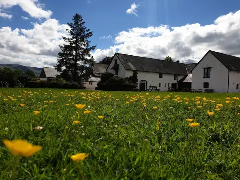 Brynich Farm Cottages, farm in Powys