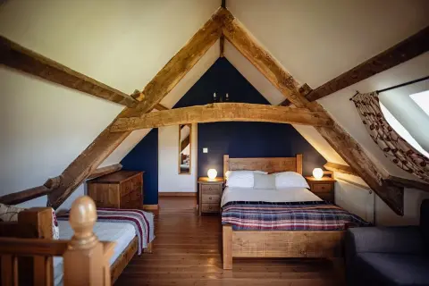 Brynich Farm Cottages, farm in Powys