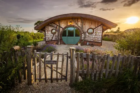 Mill Farm Glamping, farm in Wiltshire