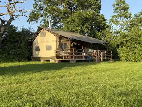 Mill Farm Glamping, farm in Wiltshire