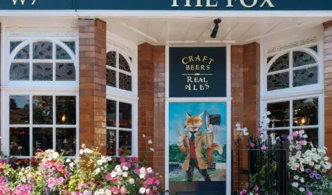 The Fox, Hanwell, pub with a function room in Ealing