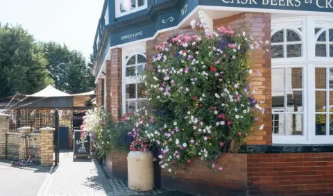 The Fox, Hanwell, pub with a function room in Ealing