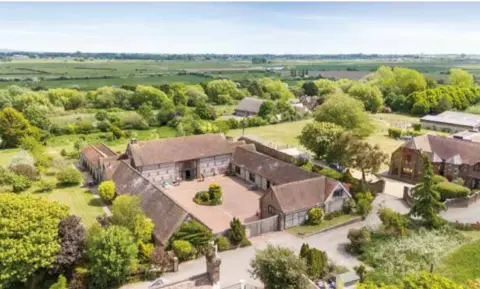 Brooklands Barn, barn in Sussex