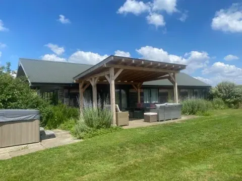 Cotswold Glamping, farm in Gloucestershire