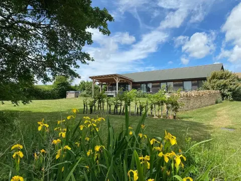 Cotswold Glamping, farm in Gloucestershire