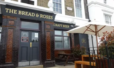 The Bread and Roses, pub with a function room in Clapham