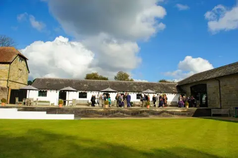 Hendall Manor Barns, barn in Sussex