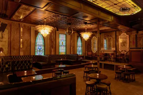 The Old Queens Head, pub with a function room in Angel