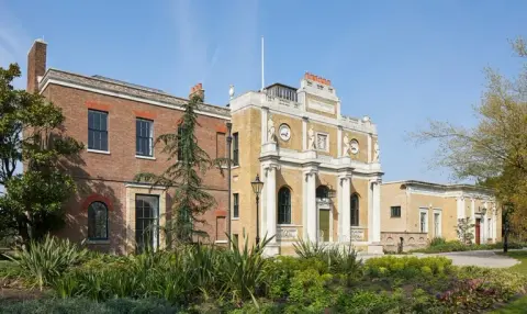 Pitzhanger Manor & Gallery, gallery in Ealing