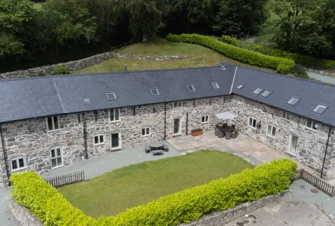 Castell Courtyard, barn in Powys