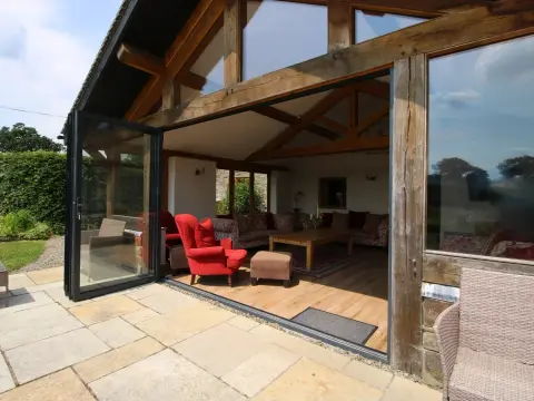 Westhope Country Retreats, farm in The Midlands