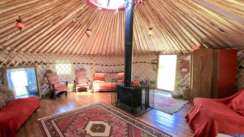 Meadow Lake Glamping (formerly Love2Yurt), farm in The Midlands