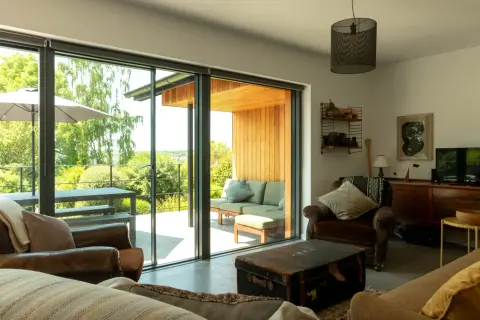 The Hide Artist Retreat, retreat house in Gloucestershire