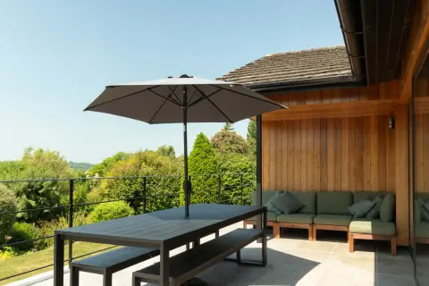 The Hide Artist Retreat, retreat house in Gloucestershire